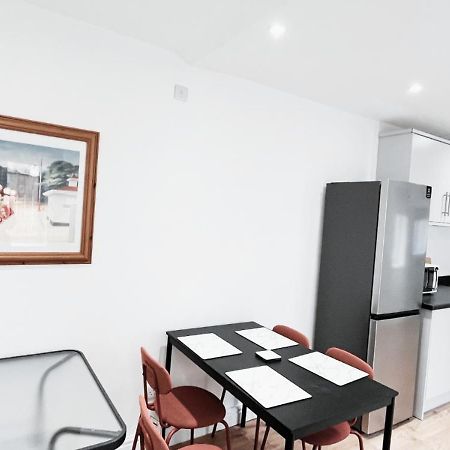 Single Room In Modern House Near นอตติงแฮม ภายนอก รูปภาพ