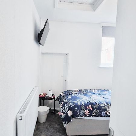 Single Room In Modern House Near นอตติงแฮม ภายนอก รูปภาพ