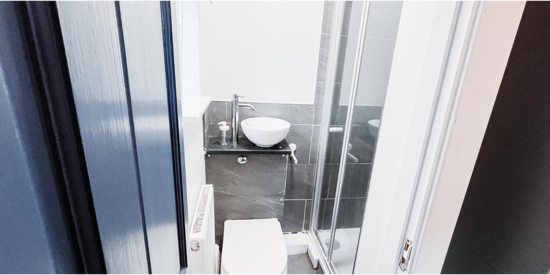 Single Room In Modern House Near นอตติงแฮม ภายนอก รูปภาพ