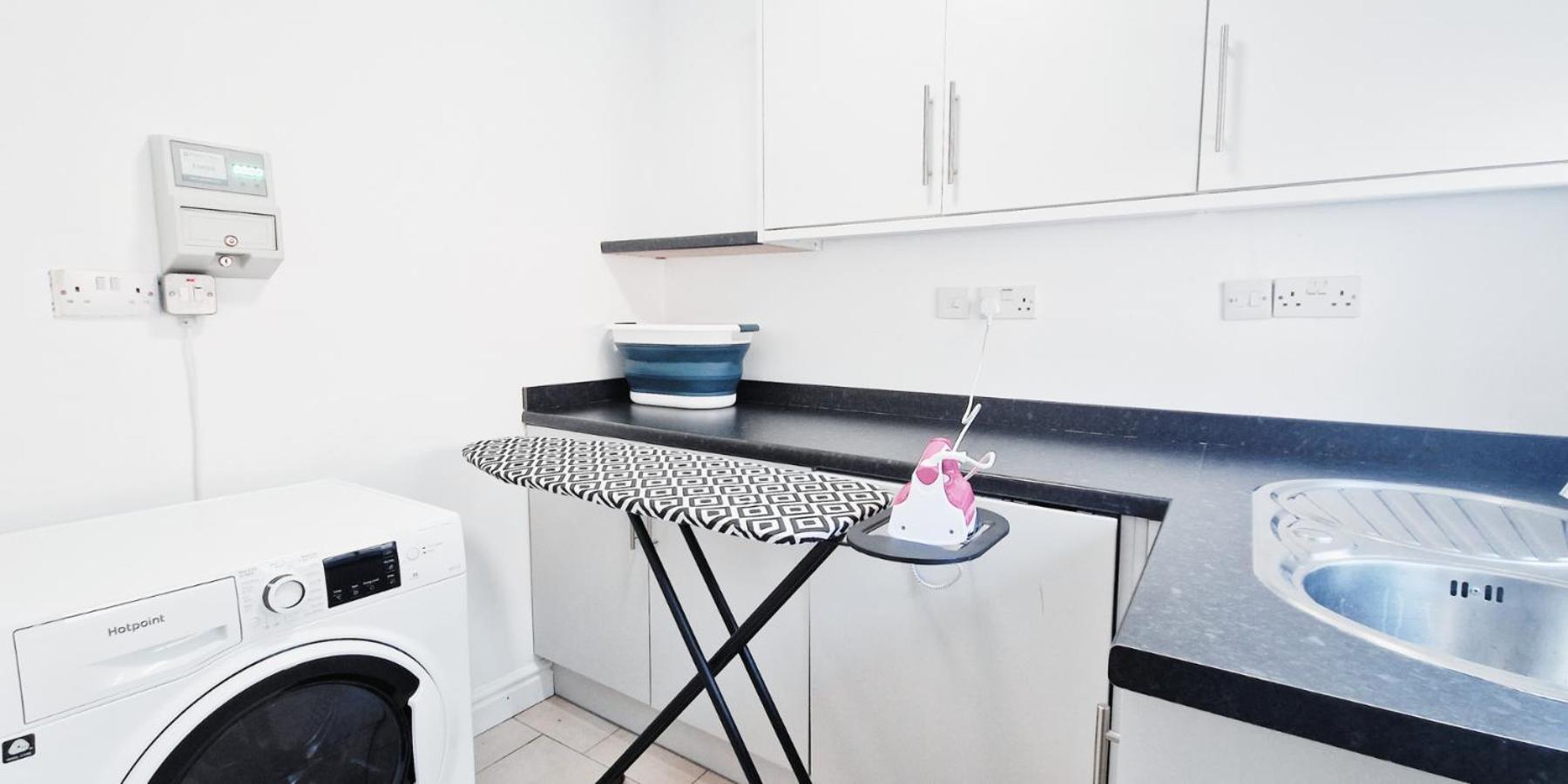 Single Room In Modern House Near นอตติงแฮม ภายนอก รูปภาพ