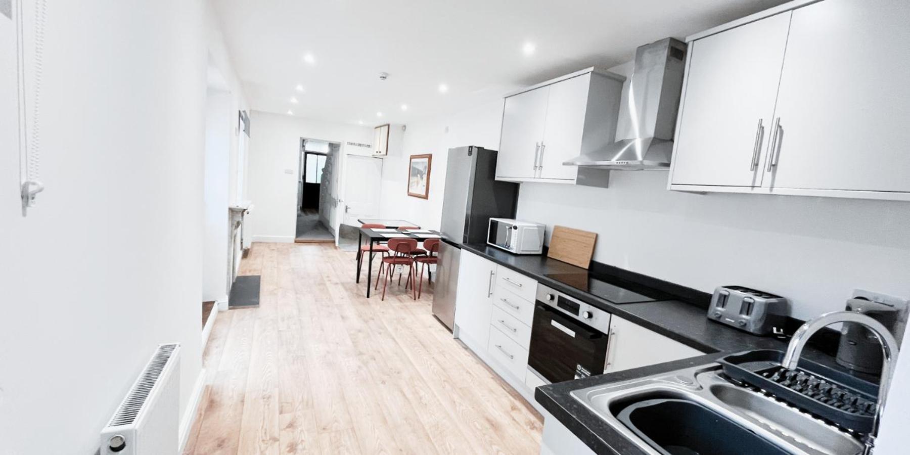 Single Room In Modern House Near นอตติงแฮม ภายนอก รูปภาพ