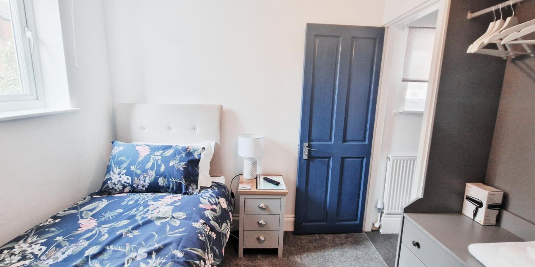 Single Room In Modern House Near นอตติงแฮม ภายนอก รูปภาพ