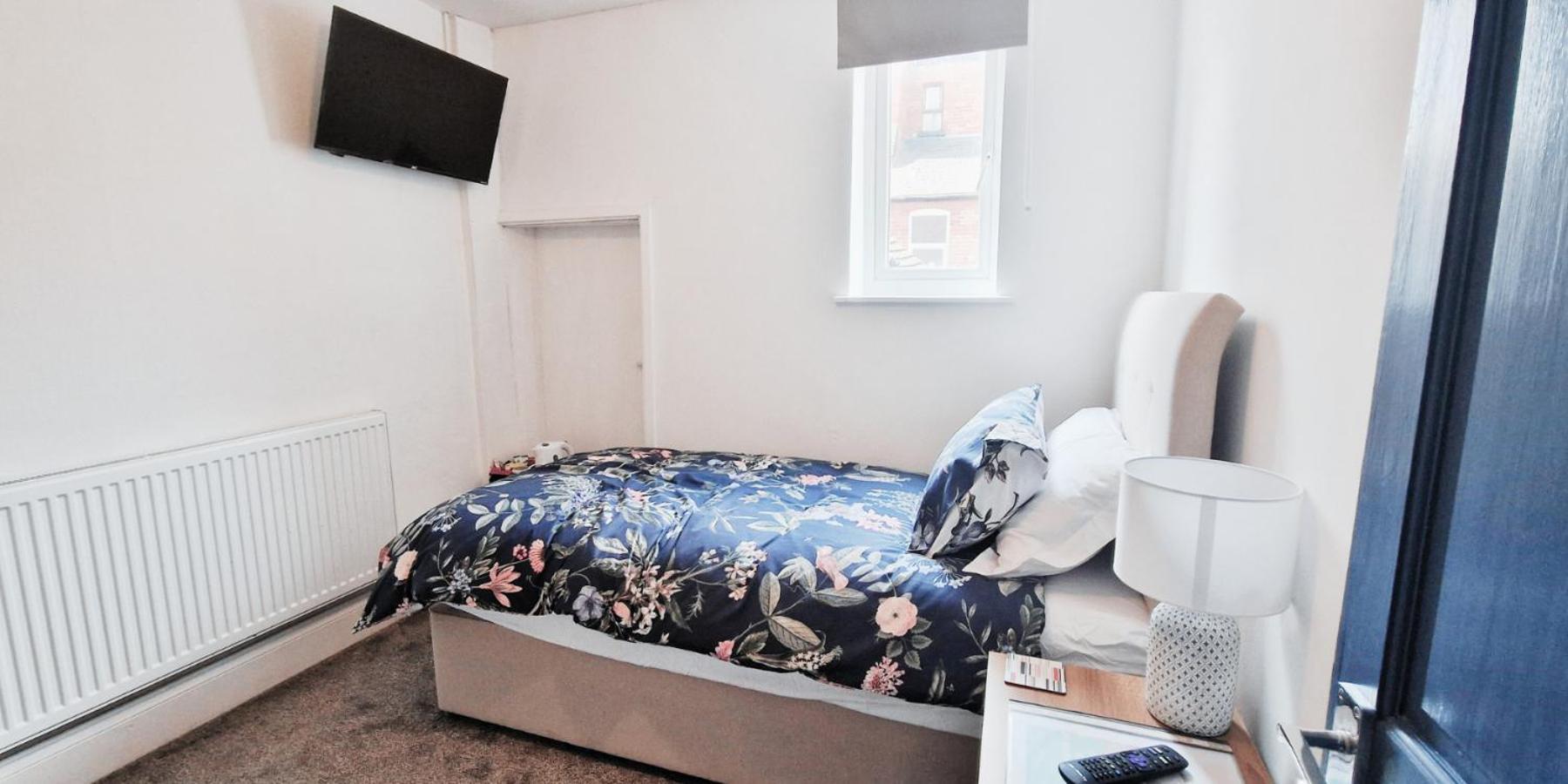 Single Room In Modern House Near นอตติงแฮม ภายนอก รูปภาพ